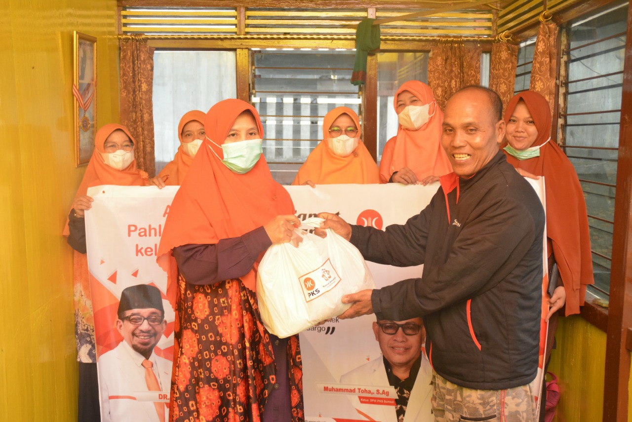 PKS Sumsel berbagi keceriaan di hari Ayah di pinggiran sungai Musi 1 SAVE 20211112 055515