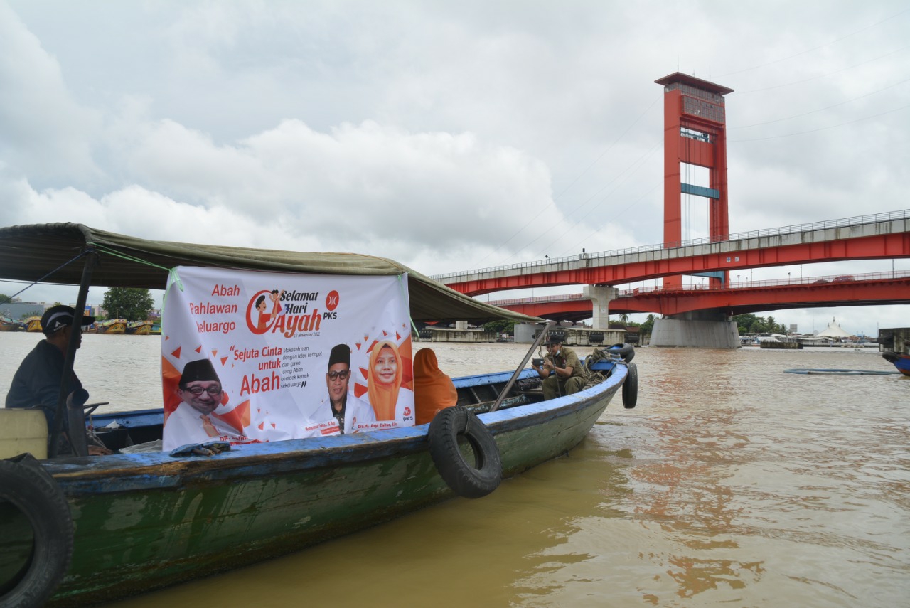 PKS Sumsel berbagi keceriaan di hari Ayah di pinggiran sungai Musi 2 SAVE 20211112 060005