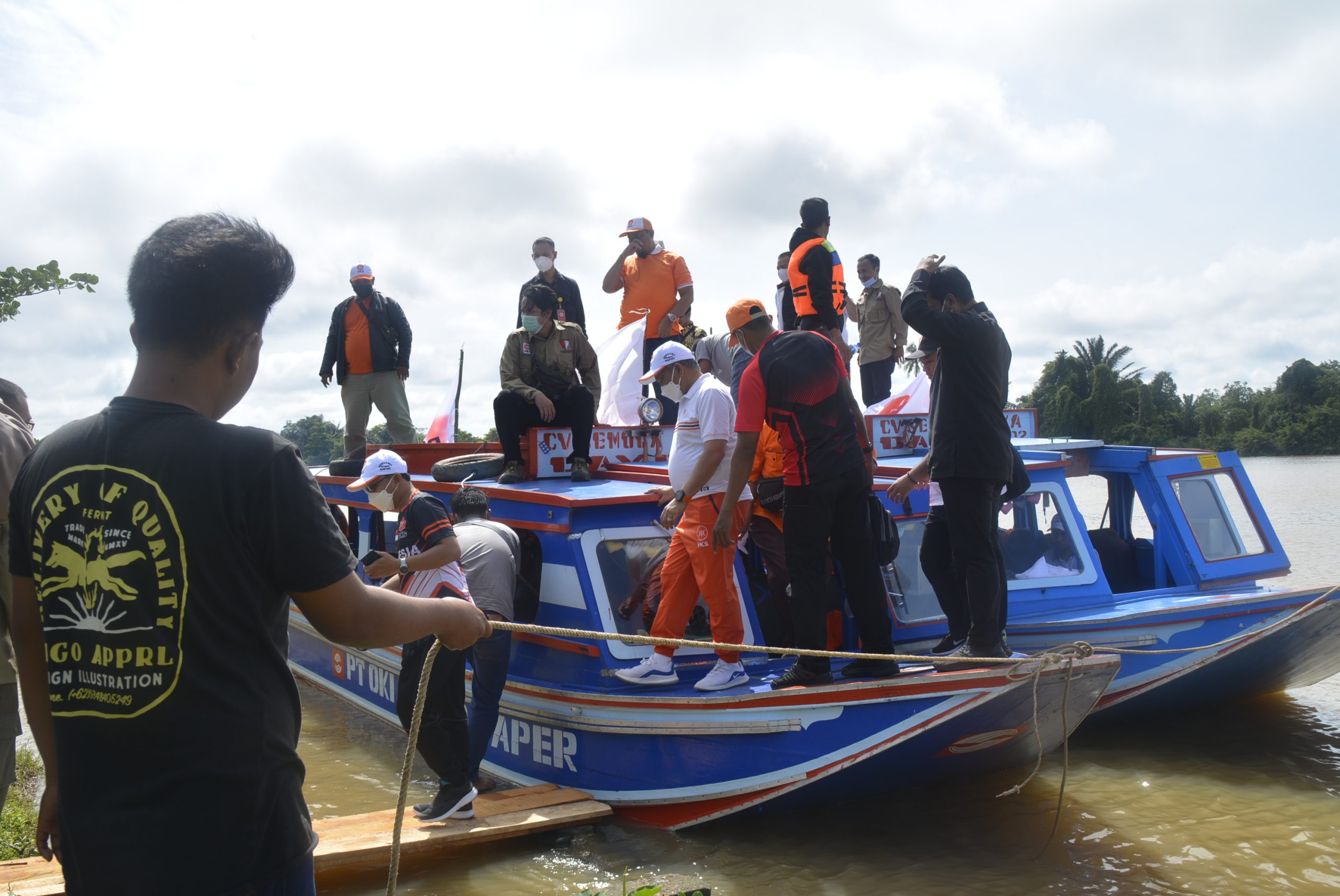 Presiden PKS Susuri Sungai Musi Salurkan Bantuan Sekolah di Perbatasan 3 DSC0388 scaled