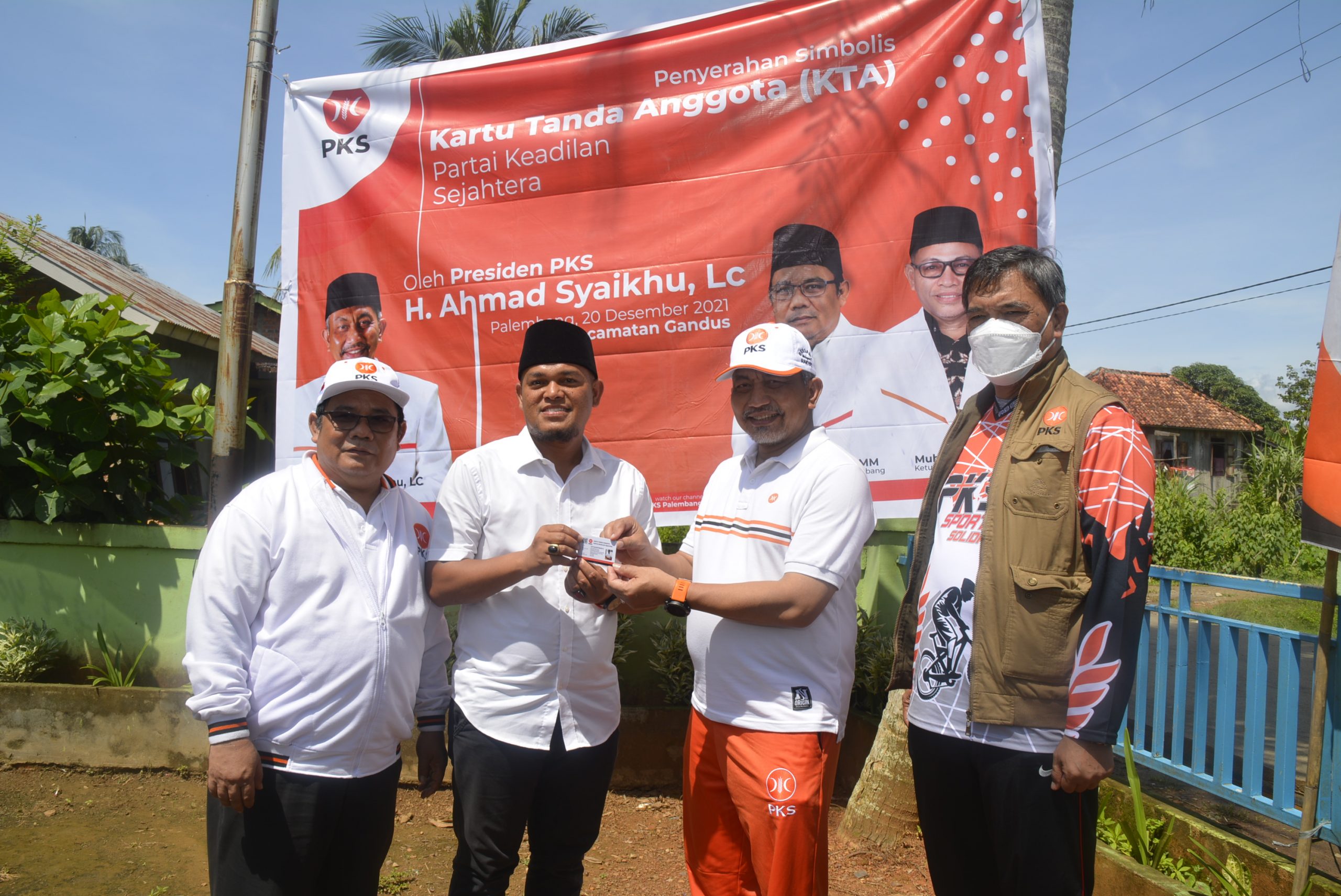 Presiden PKS Susuri Sungai Musi Salurkan Bantuan Sekolah di Perbatasan 6 DSC0424 1 scaled