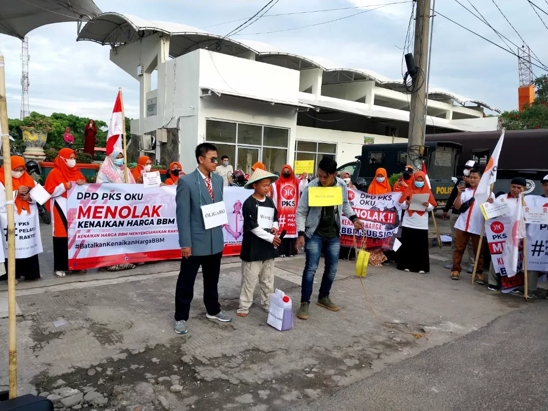 Flashmob PKS OKU, Tampilkan Teatrikal Tolak Kenaikan Harga BBM 1 IMG 20220912 105138 115 1