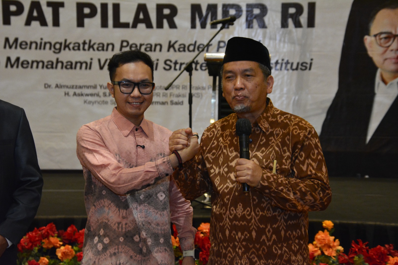 Almuzzammil Yusuf (AMY) Apresiasi Local Hero Penjaga Sungai Musi, Dorong Gerakan Kebaikan Daerah Jadi Inspirasi Nasional 1 WhatsApp Image 2026 08 09 at 12.14.14